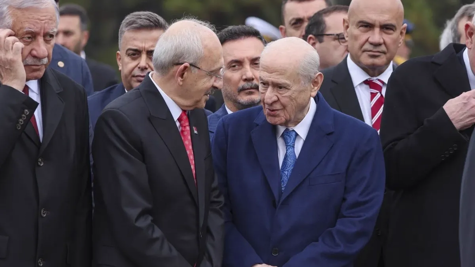 1200x675-kilicdaroglu-ile-bahceli-anitkabirde-sohbet-etti-1793273684473