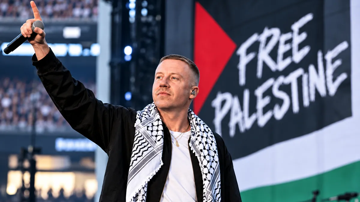 Filistin’e desteği nedeniyle turneden çıkarılan Macklemore sahneye döndü! Özgür Filistin Turnesi’nin gelirleri bağışlanacak