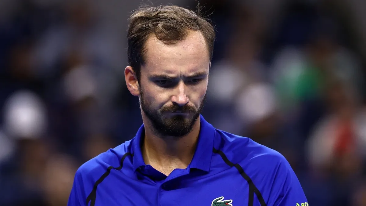 Daniil Medvedev Çin Açık’ta diskalifiye edildi: Öfkeyle tribüne gönderdiği top seyircinin yüzüne çarptı