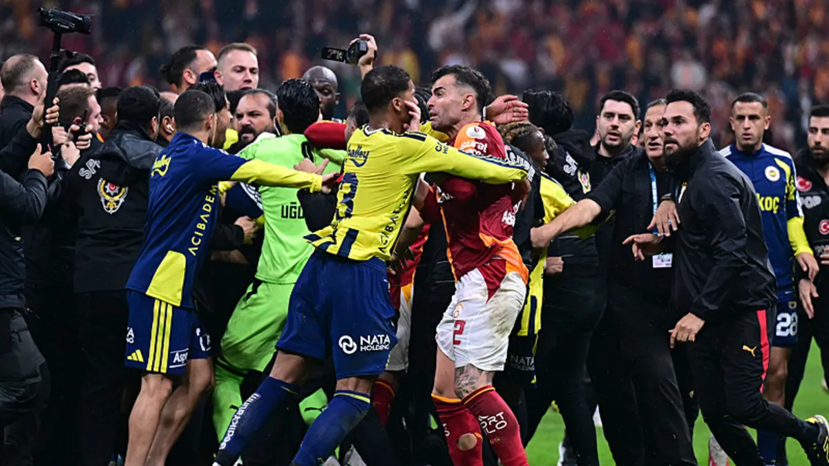 Galatasaray-Fenerbahçe derbisinin PFDK kararları açıklandı: Abdülkerim Bardakcı ve Brown’a men cezası!