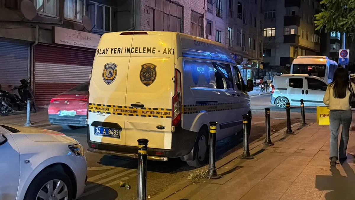 Zeytinburnu’nda silahlı kavga: Mermiler evlere isabet etti